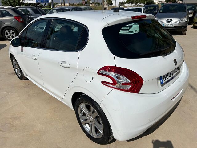 PEUGEOT 208 1.6 HDI ALLURE AUTO SPANISH LHD IN SPAIN 51000 MILES STUNNING 2015